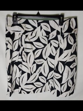 New York & Company Black and White Leaf Print A-Line Skirt